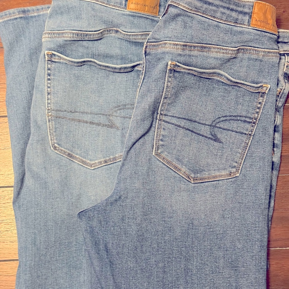 EUC American Eagle High Rise Jegging Skinny Jeans 👖 Less than a year old.